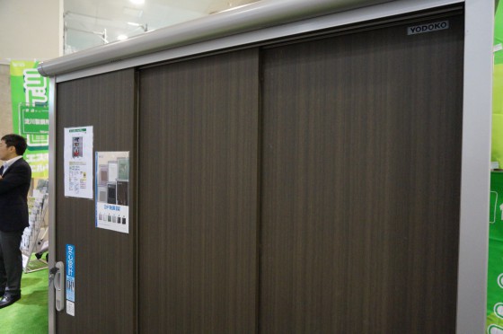 木製物置よりも高耐久、エスモ物置がお得です。（木目調でも価格は同じ